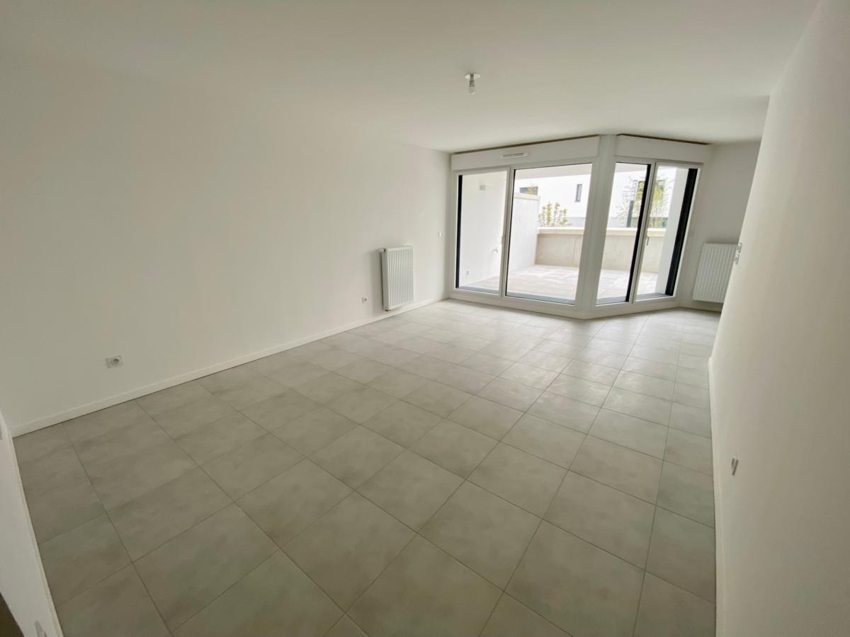 
																																							3 pièces - 
																																						RDC - 65m² - 836,97 € - Photo #2