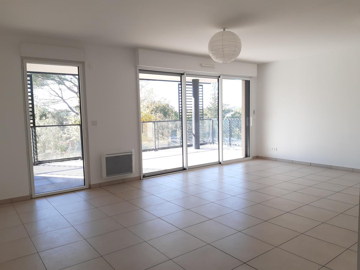 
																			4 pièces - 
																		RDC - 83m² - 1 880,48 € - Photo #2