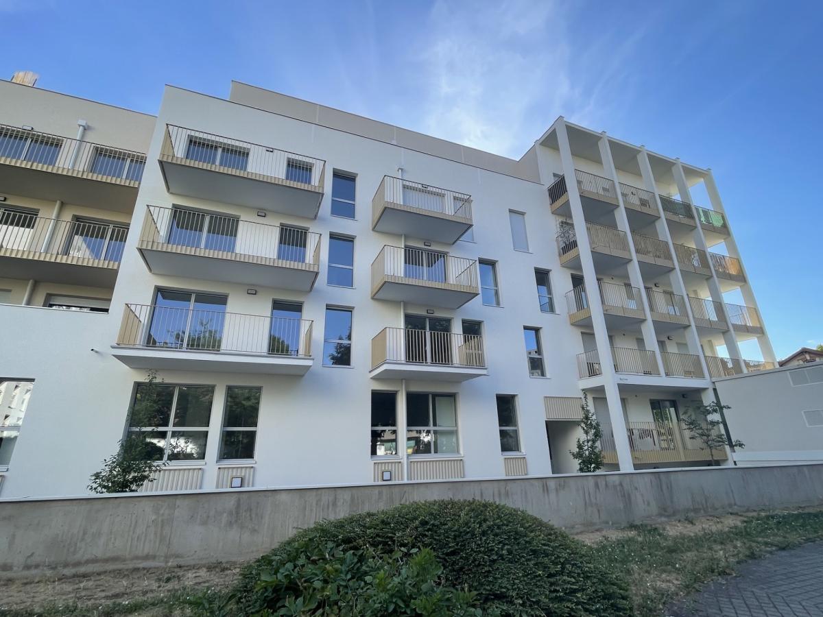 
																																							3 pièces - 
																																						4ème étage - 76m² - 880,00 € - Photo #5