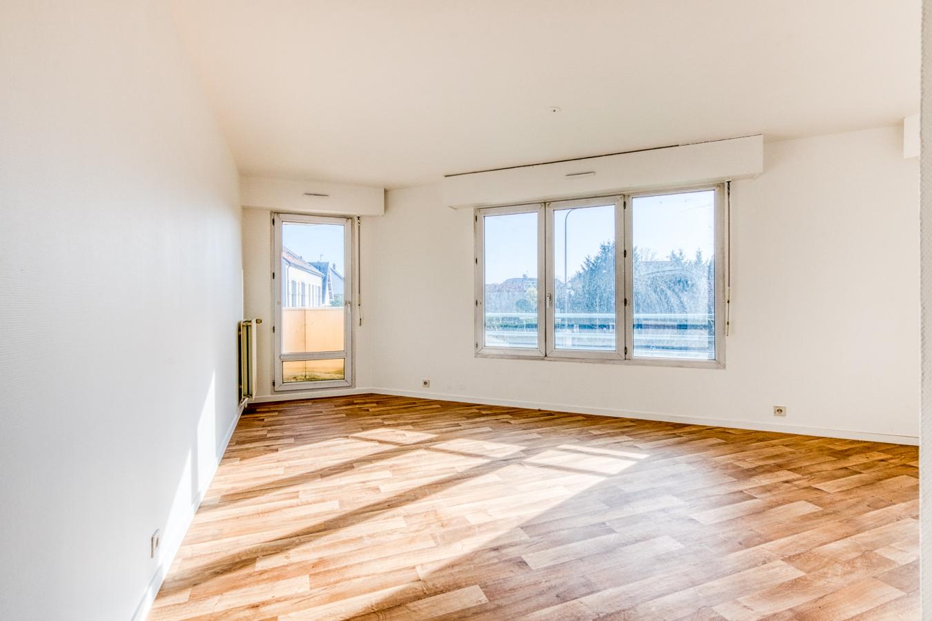 
																			4 pièces - 
																		1er étage - 82m² - 325 000 € - Photo #0