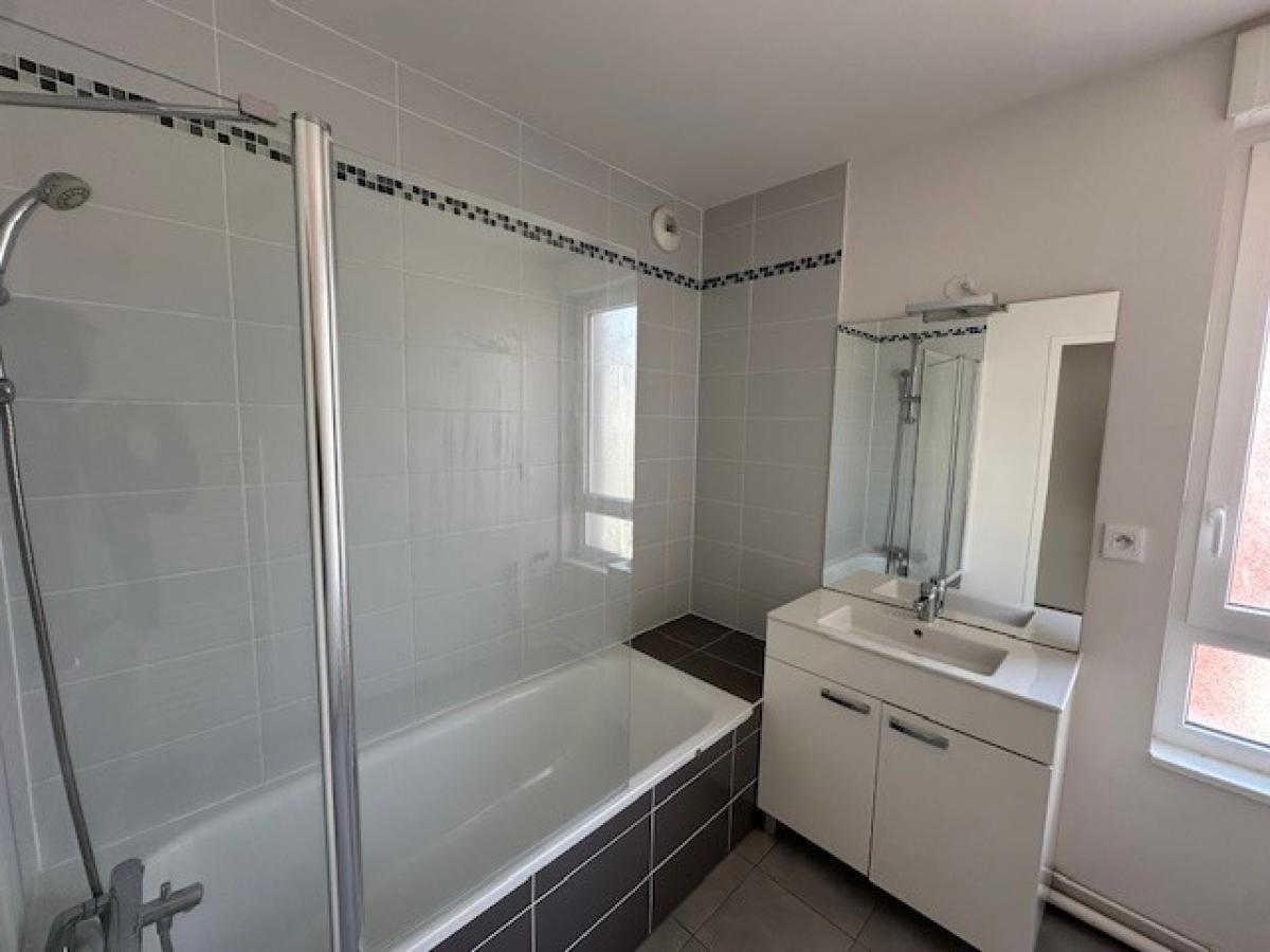 3 pièces - 2ème étage - 66m² - 903,92 € - Photo #3
