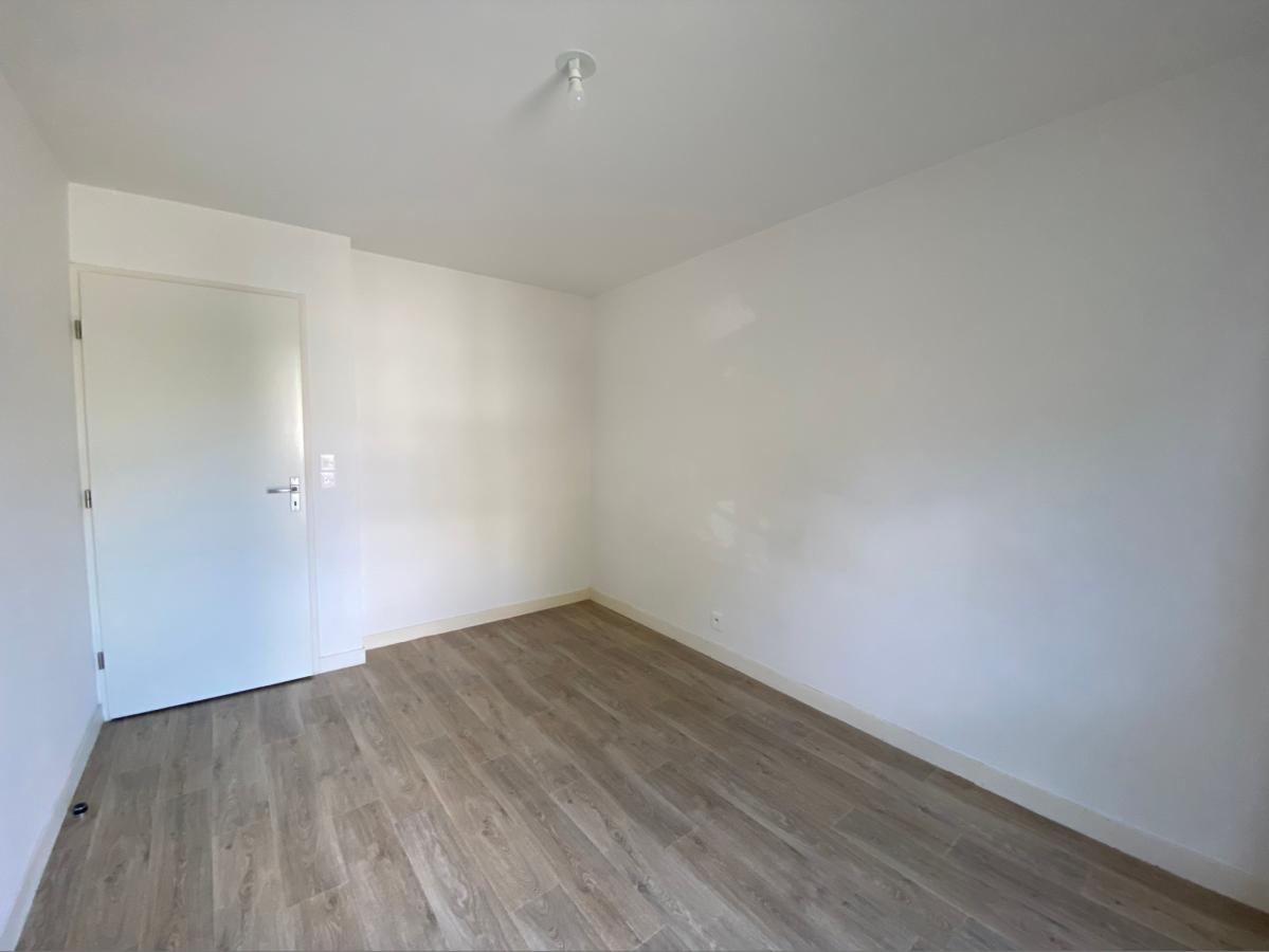 
																																							5 pièces - 
																																						1er étage - 100m² - 1 099,26 € - Photo #4