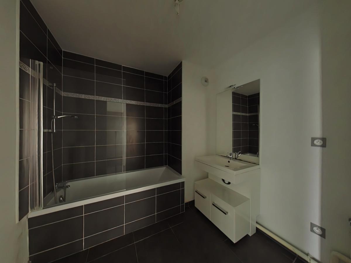 4 pièces - 3ème étage - 85m² - 1 042,81 € - Photo #4