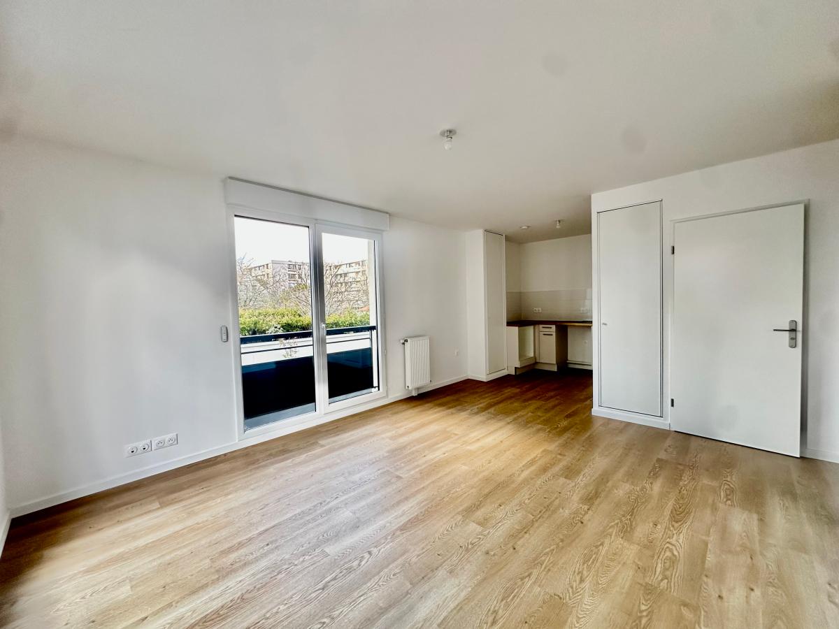 4 pièces - RDC - 84m² - 1 319,31 € - Photo #0