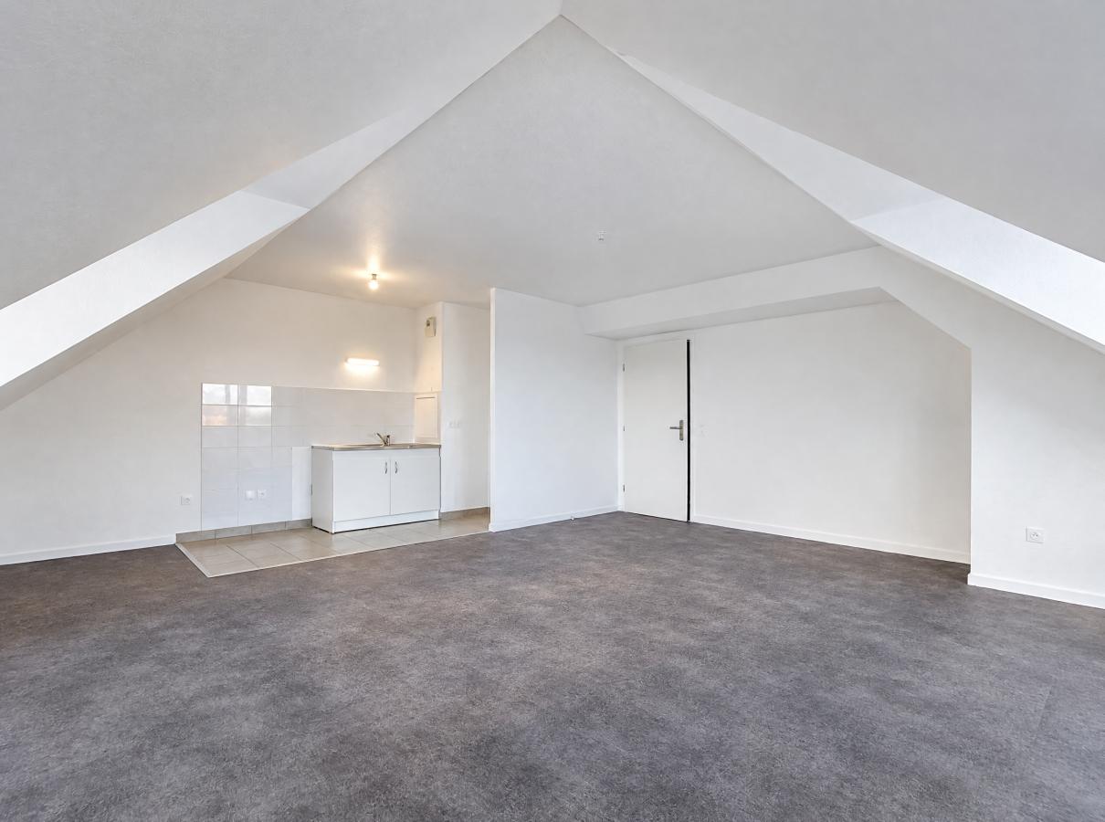 3 pièces - 4ème étage - 67m² - 1 160,89 € - Photo #1
