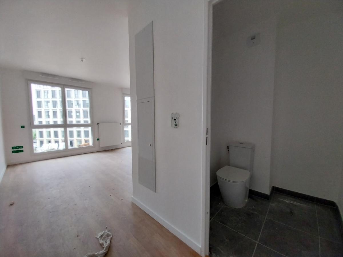 
																			1 pièce - 
																		4ème étage - 32m² - 604,93 € - Photo #2