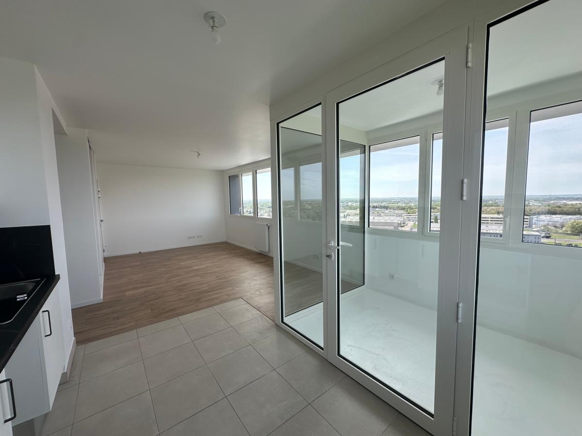 
																																							4 pièces - 
																																						15ème étage - 86m² - 1 096,60 € - Photo #3