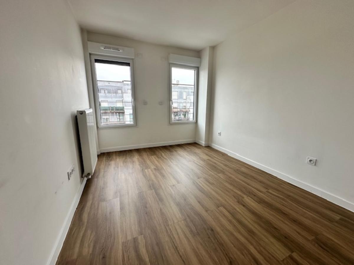 
																																							5 pièces - 
																																						4ème étage - 95m² - 1 668,38 € - Photo #6