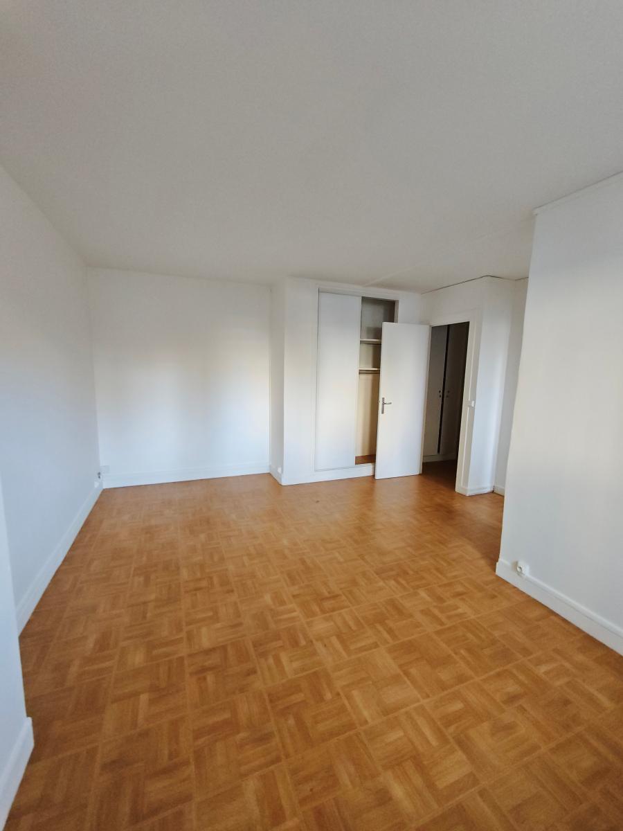 
																			1 pièce - 
																		RDC - 33m² - 975,70 € - Photo #0