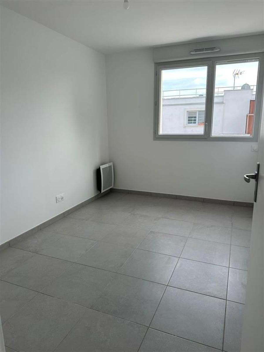 
																																							3 pièces - 
																																						2ème étage - 70m² - 1 061,09 € - Photo #3