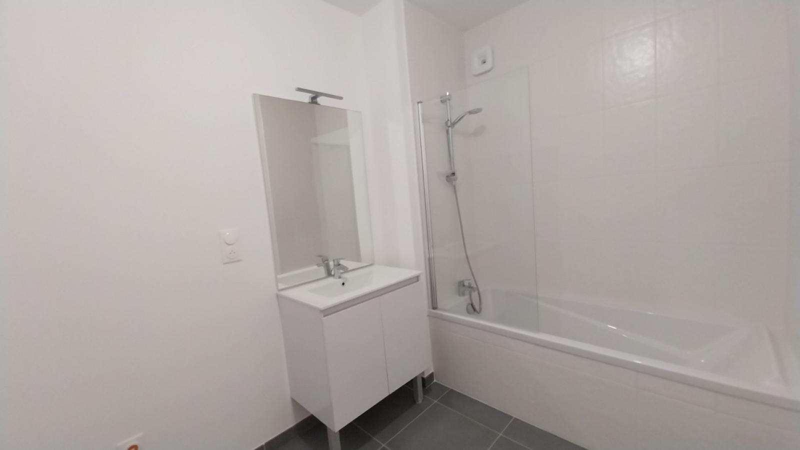 
																																							3 pièces - 
																																						3ème étage - 63m² - 880,33 € - Photo #4