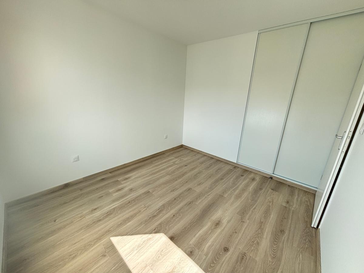 
																																							4 pièces - 
																																						RDC - 88m² - 1 004,95 € - Photo #2