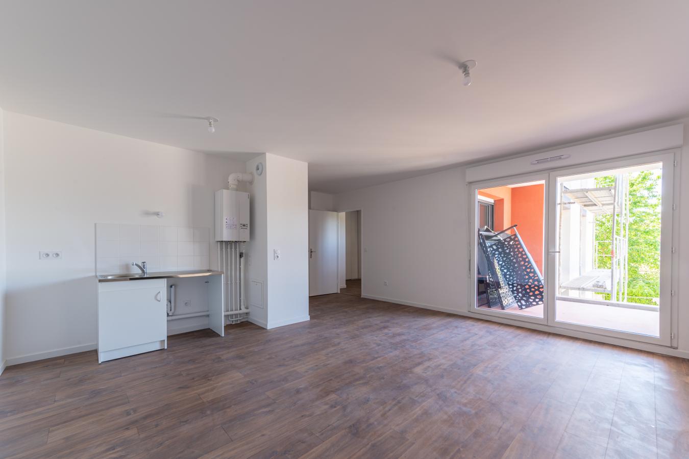 
																																							4 pièces - 
																																						2ème étage - 82m² - 1 379,05 € - Photo #2