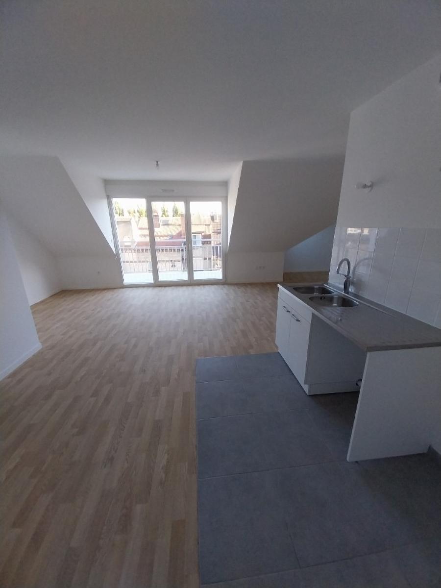 
																																							4 pièces - 
																																						3ème étage - 86m² - 1 042,14 € - Photo #2