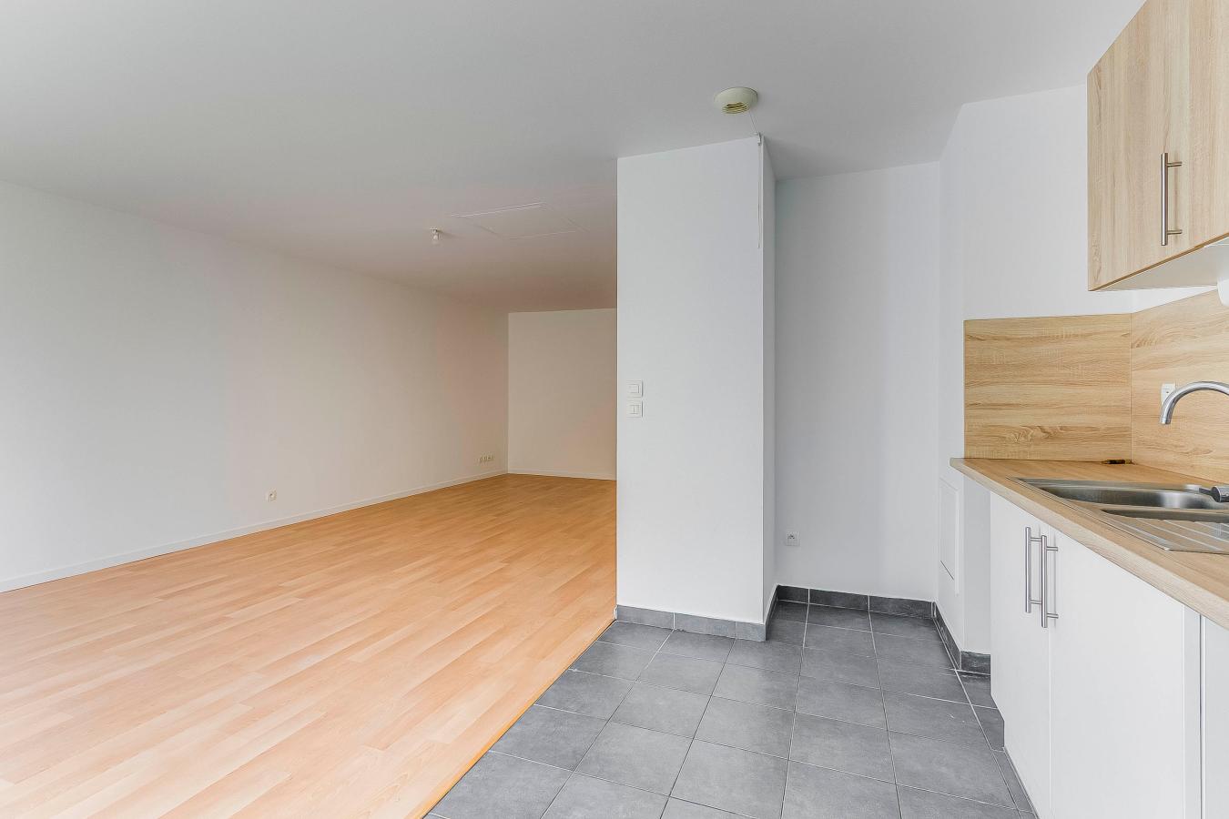 
																			4 pièces - 
																		RDC - 95m² - 1 055,81 € - Photo #3