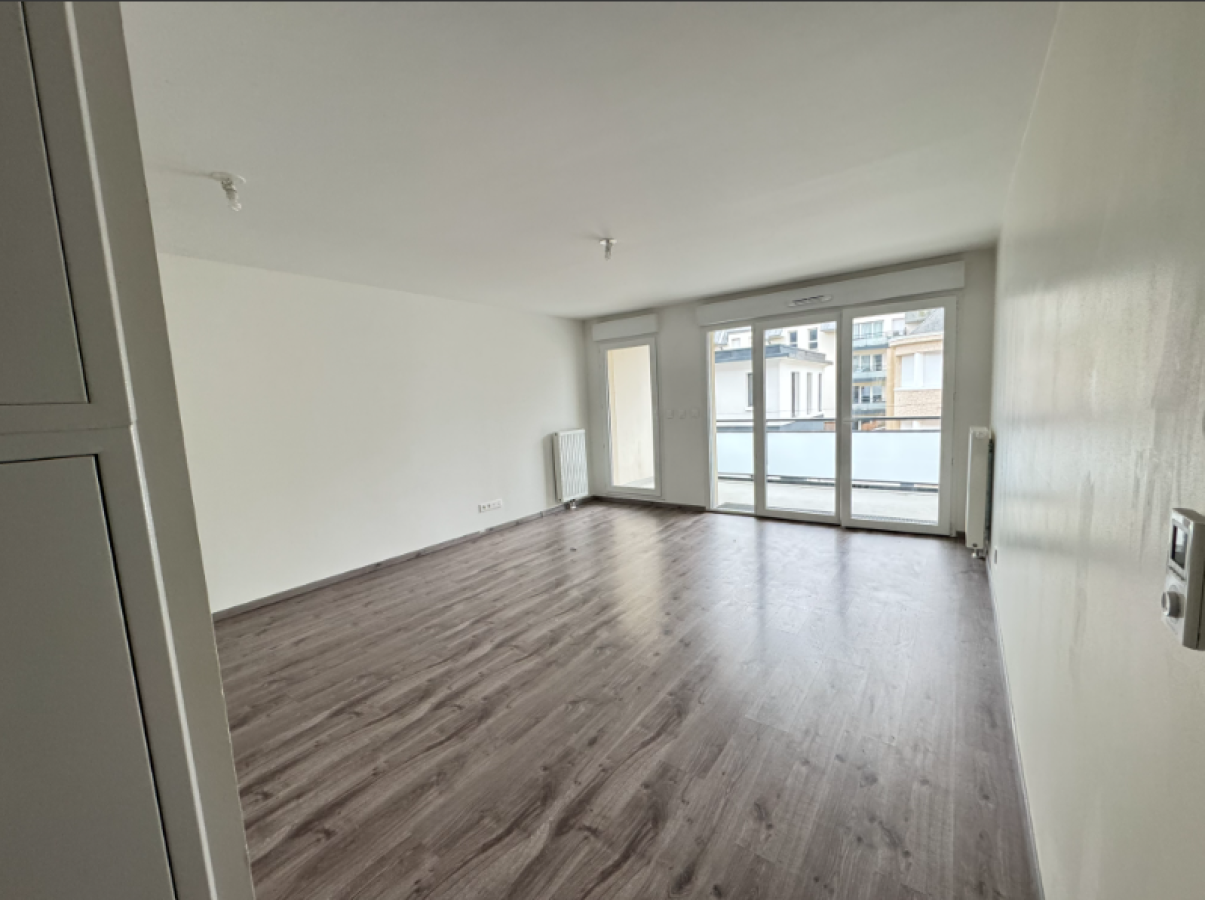 
																			3 pièces - 
																		1er étage - 61m² - 754,61 € - Photo #0