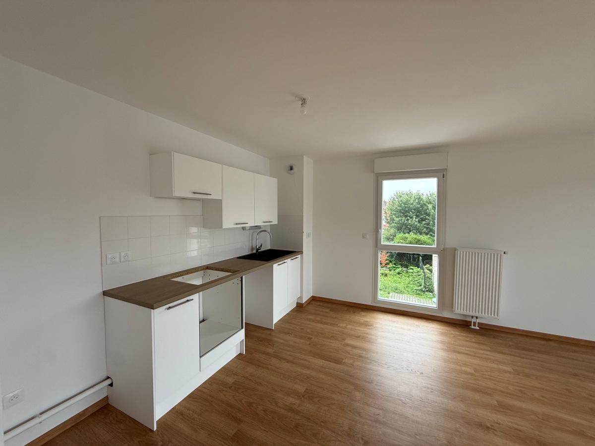 4 pièces - 2ème étage - 95m² - 1 020,86 € - Photo #2