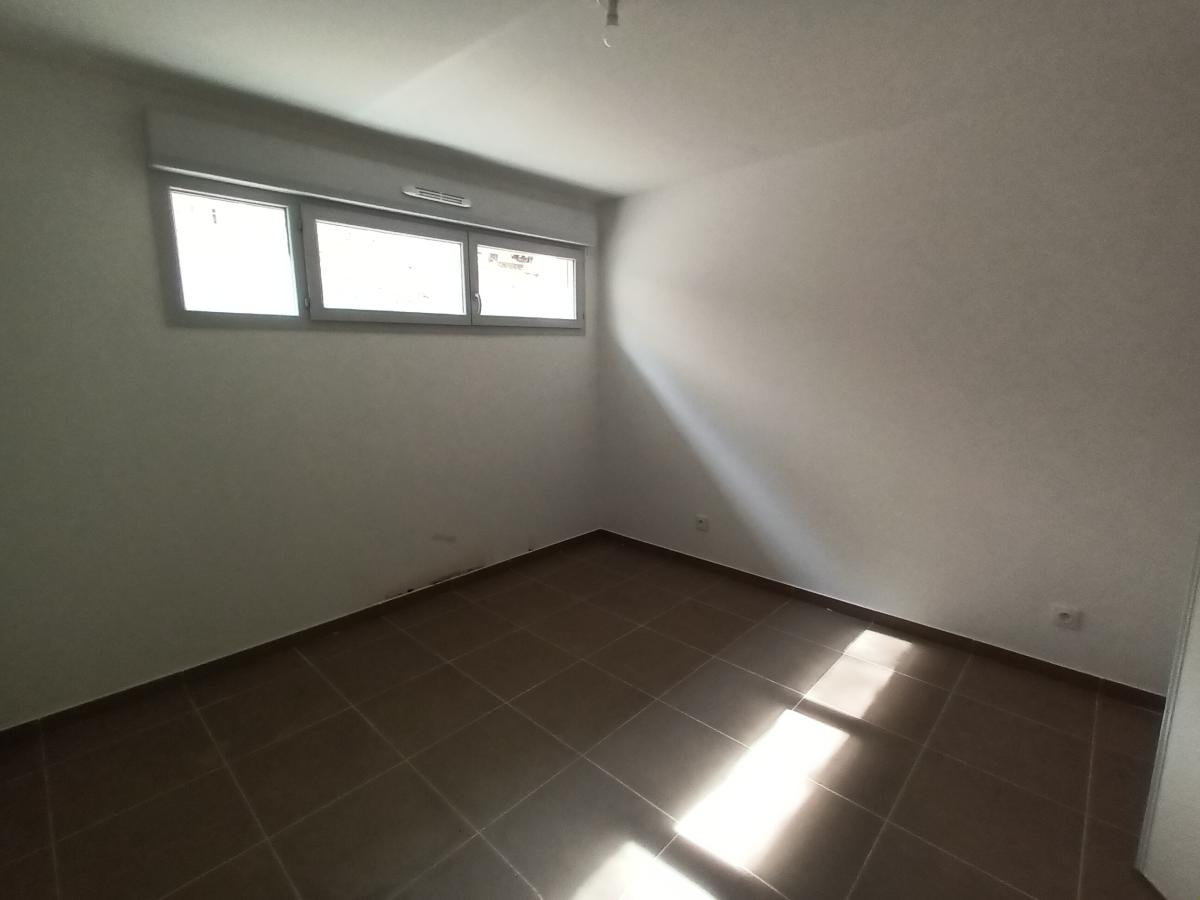 
																			4 pièces - 
																		RDC - 77m² - 1 226,84 € - Photo #3