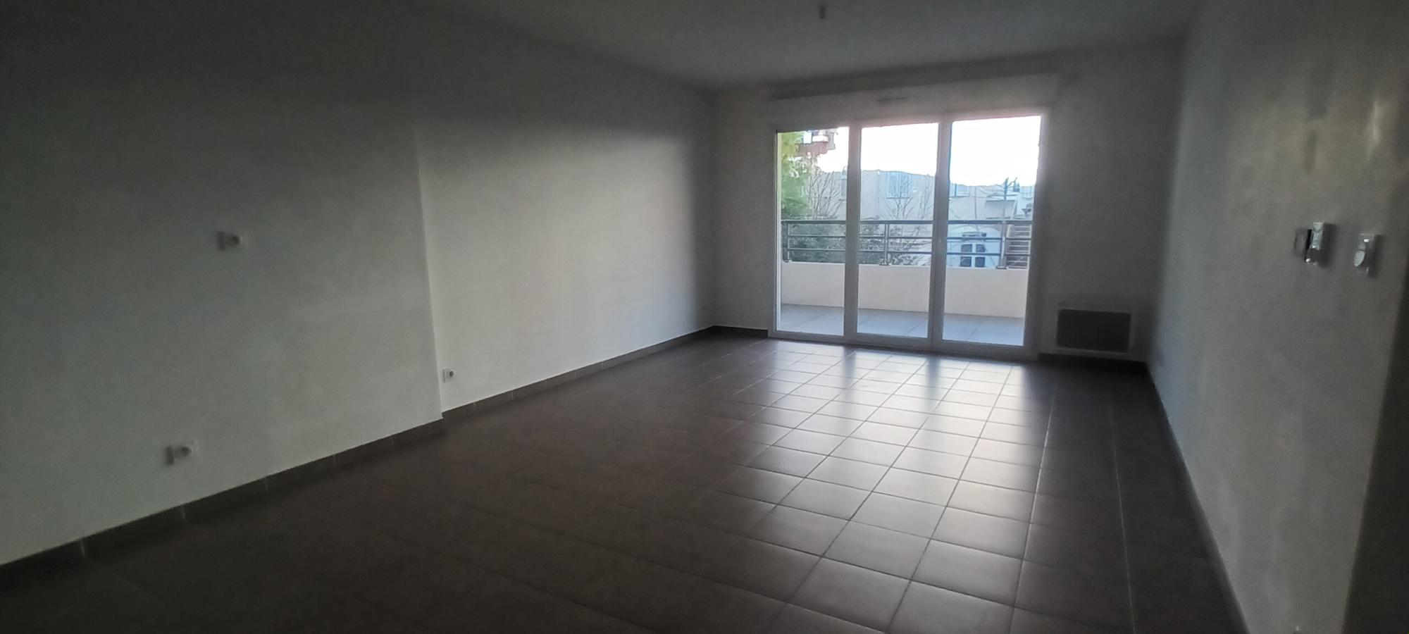 
																																							3 pièces - 
																																						1er étage - 65m² - 853,42 € - Photo #1