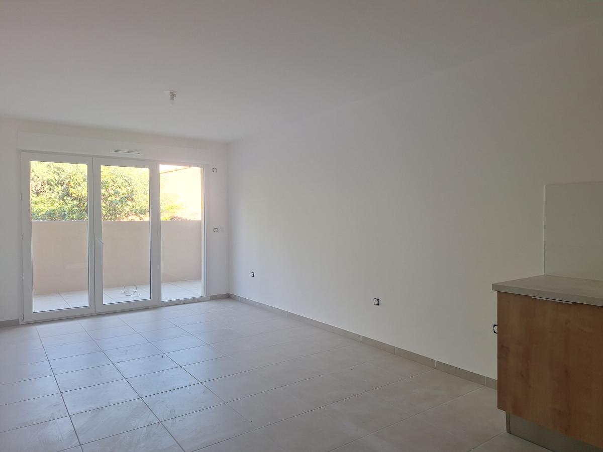 
																																							2 pièces - 
																																						RDC - 44m² - 662,19 € - Photo #3