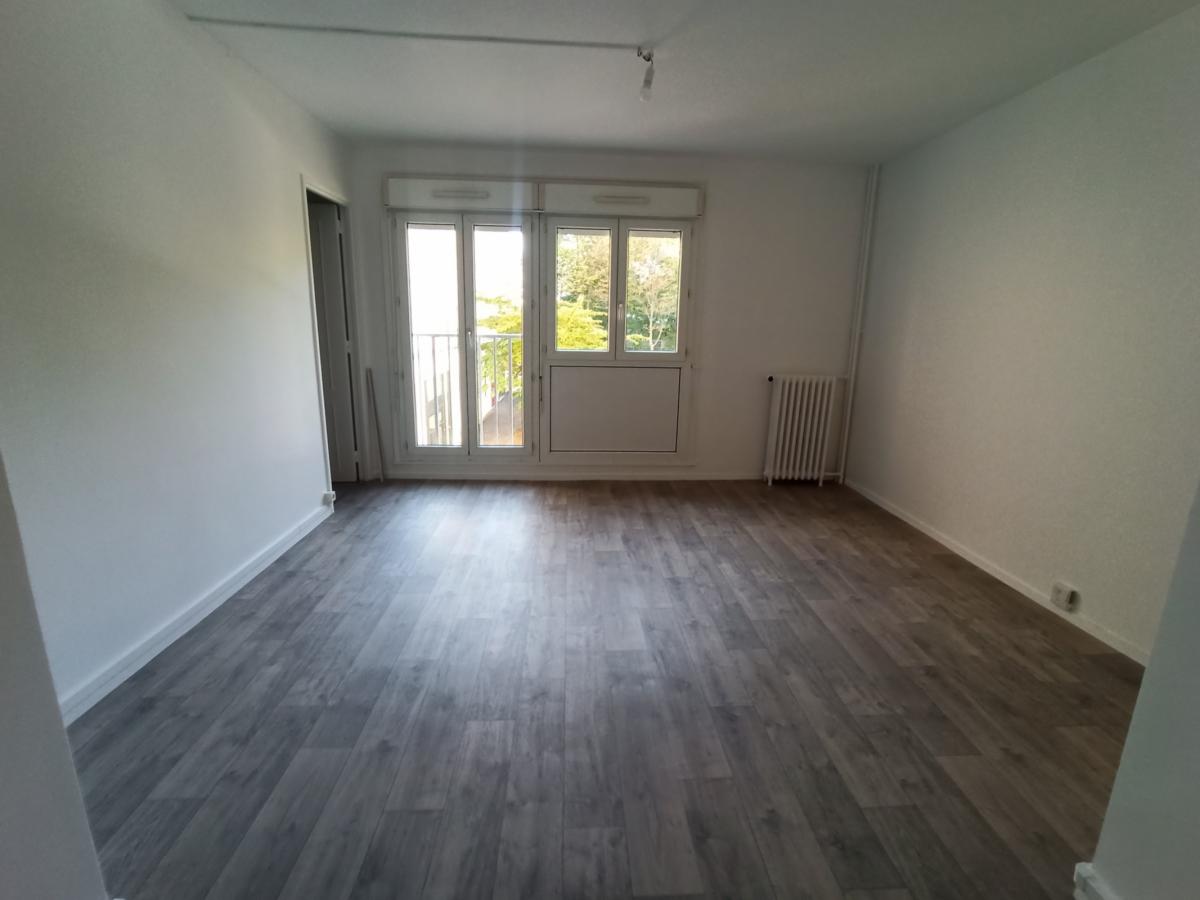 
																																							5 pièces – 
																																						10ème étage – 79m² - 1 618,18 € - Photo #3