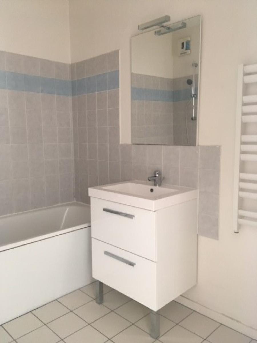 
																																							4 pièces - 
																																						RDC - 95m² - 1 949,67 € - Photo #1