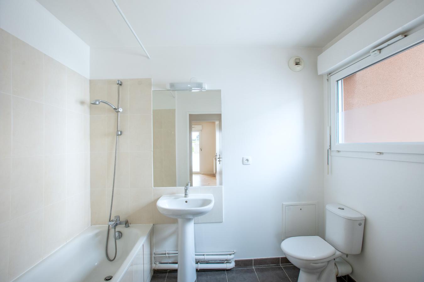 
																																							4 pièces - 
																																						1er étage - 76m² - 1 920,59 € - Photo #7