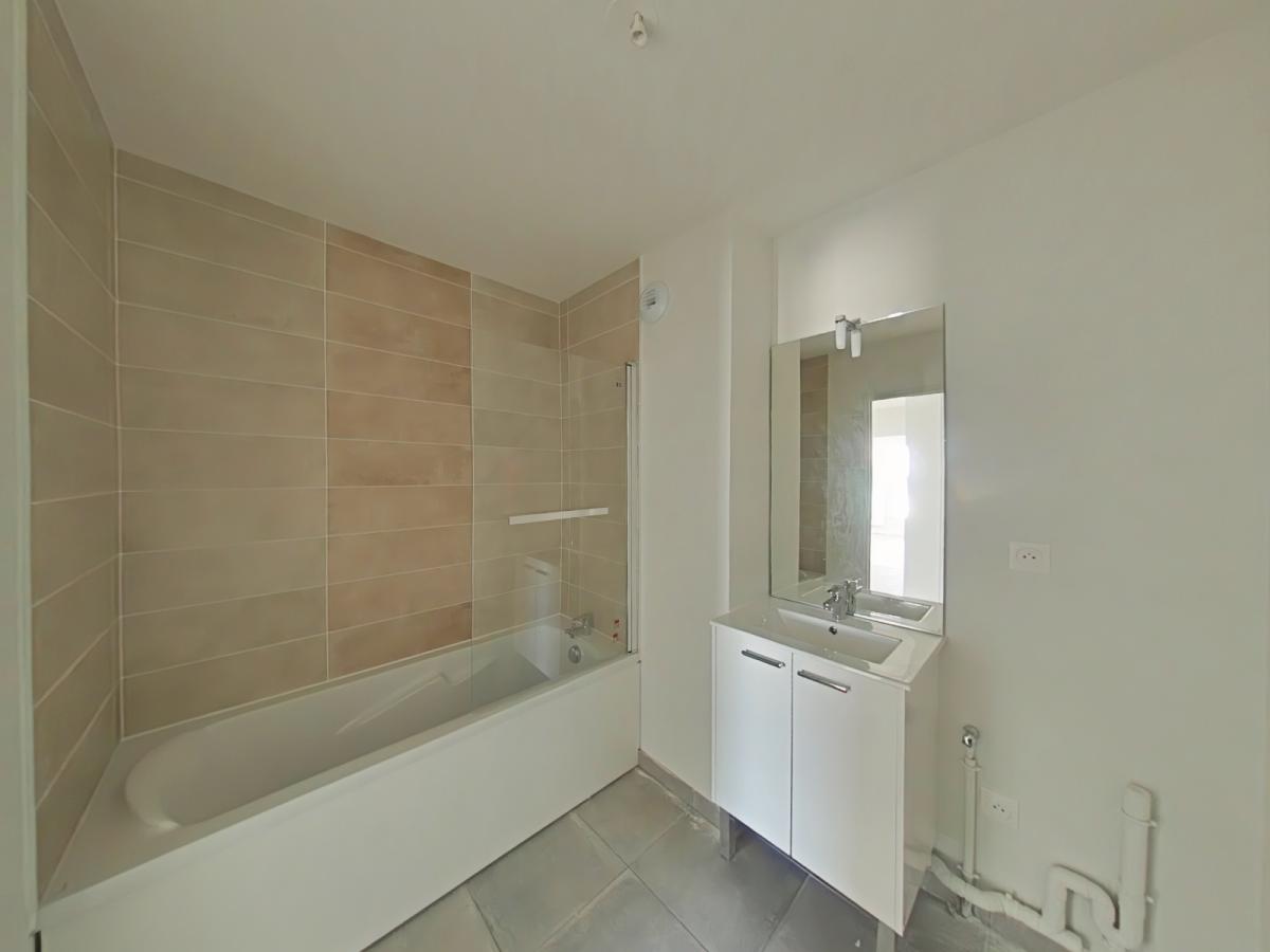 
																			3 pièces - 
																		3ème étage - 63m² - 899,85 € - Photo #3