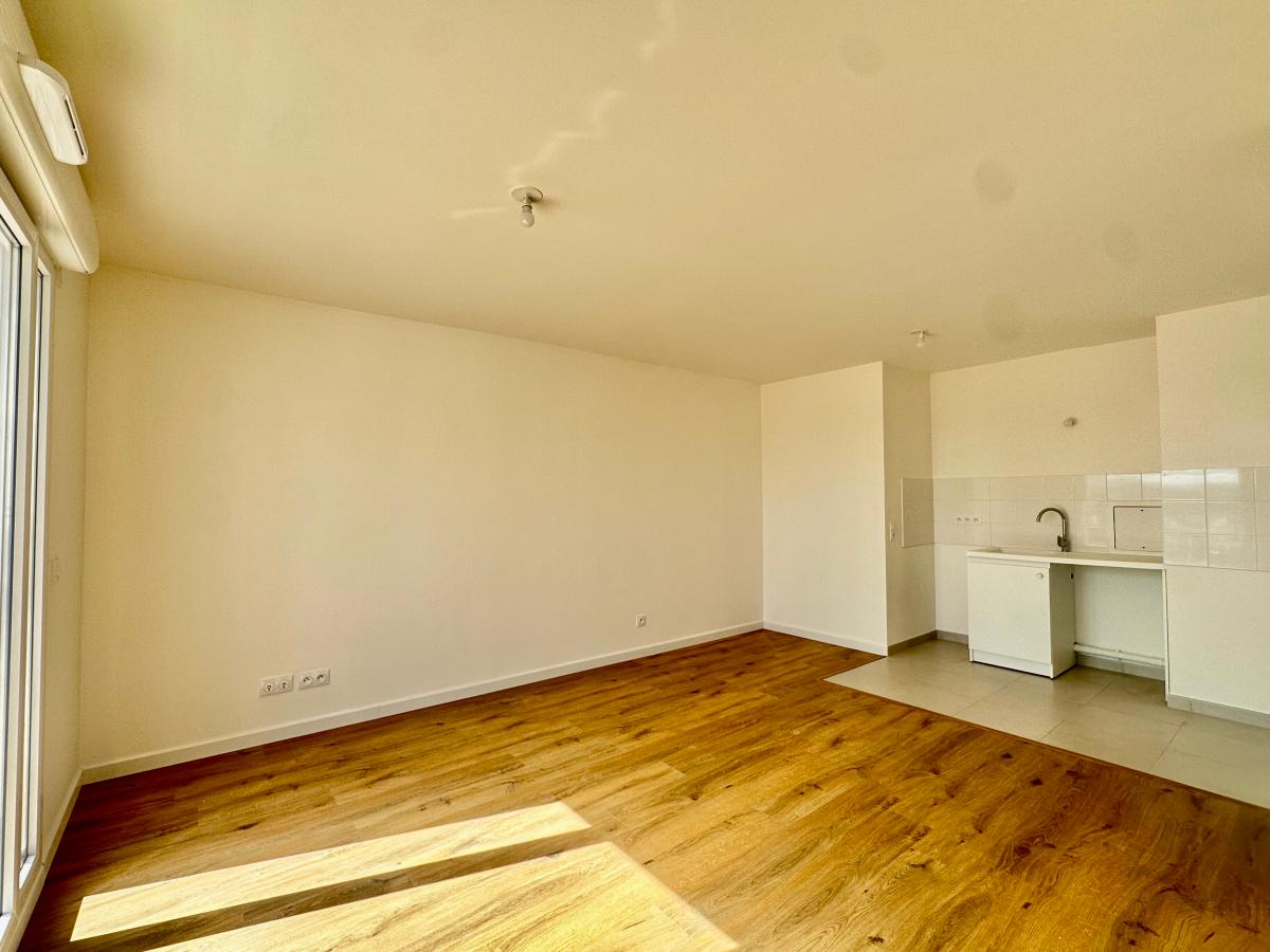 
																																							3 pièces - 
																																						5ème étage - 63m² - 1 318,33 € - Photo #2