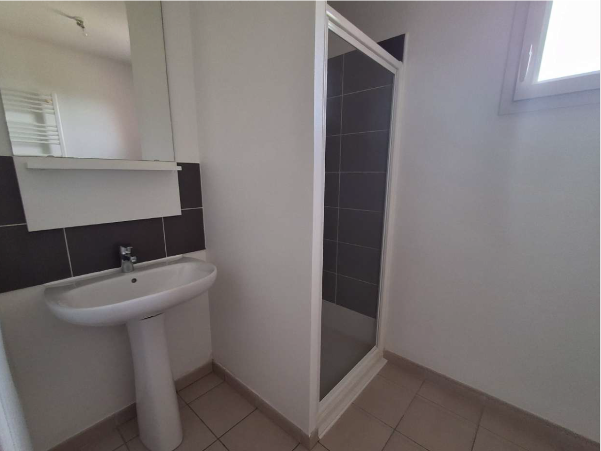 
																																							5 pièces - 
																																						RDC - 107m² - 1 180,98 € - Photo #6
