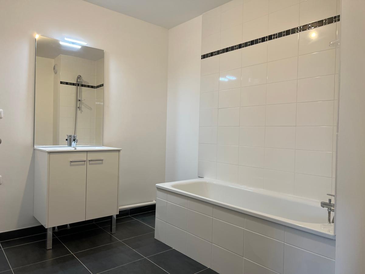 3 pièces - 2ème étage - 64m² - 763,98 € - Photo #4