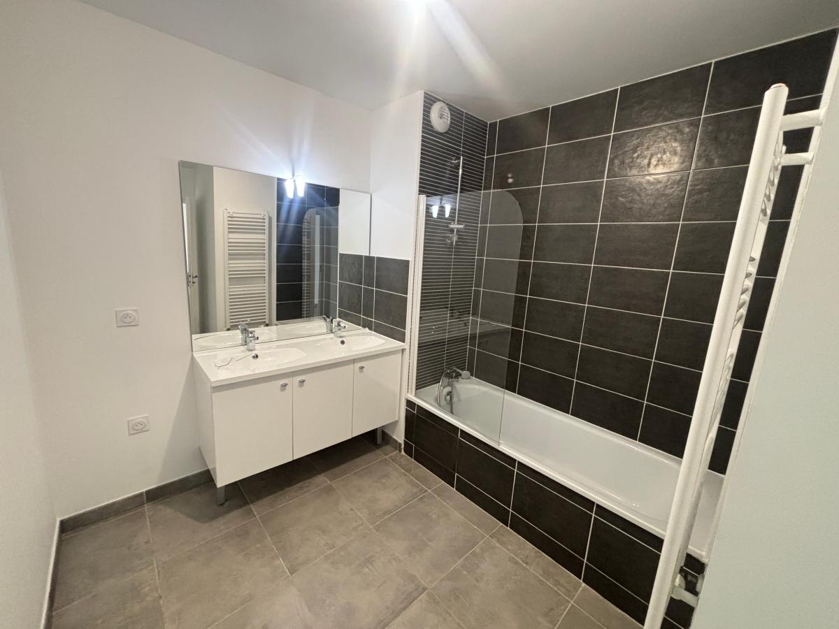 
																																							5 pièces - 
																																						3ème étage - 119m² - 1 117,69 € - Photo #6