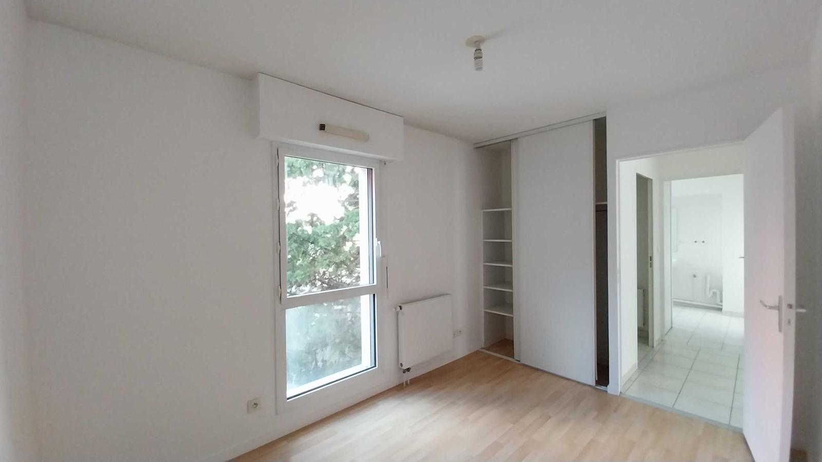 3 pièces - 1er étage - 77m² - 999,00 € - Photo #5