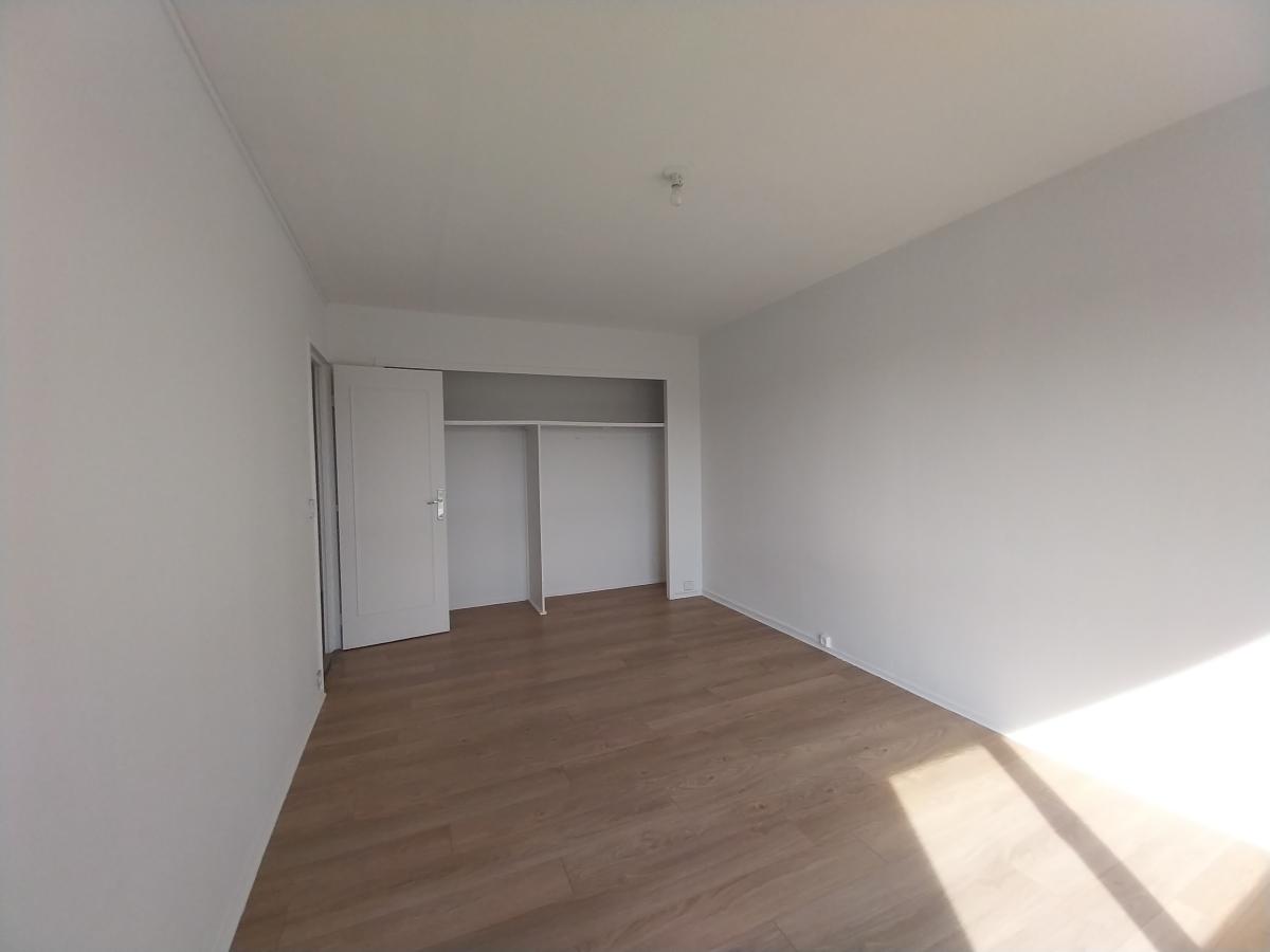 
																			4 pièces - 
																		2ème étage - 82m² - 985,84 € - Photo #3