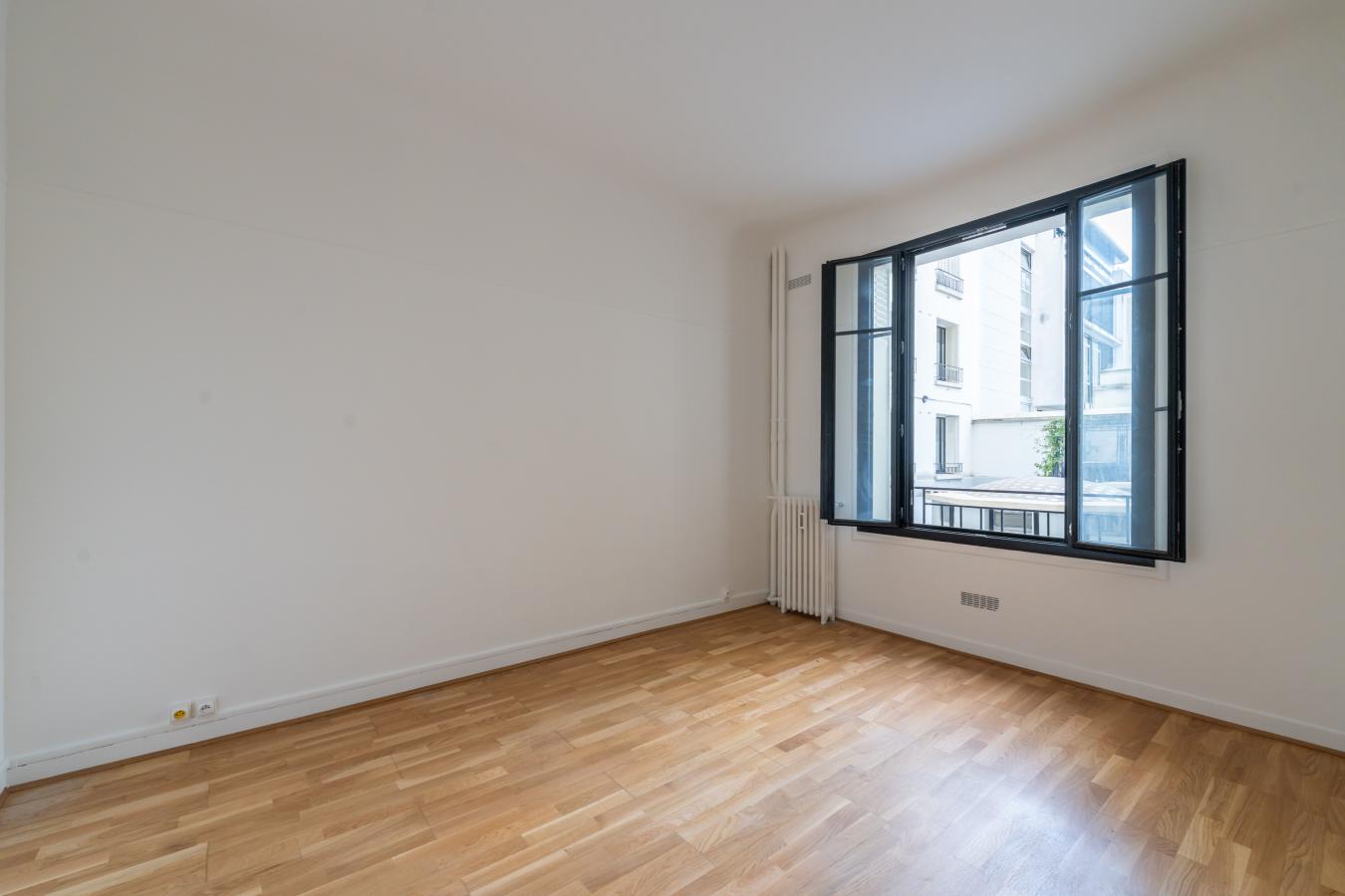1 pièce - RDC - 240 000 € - Photo #1