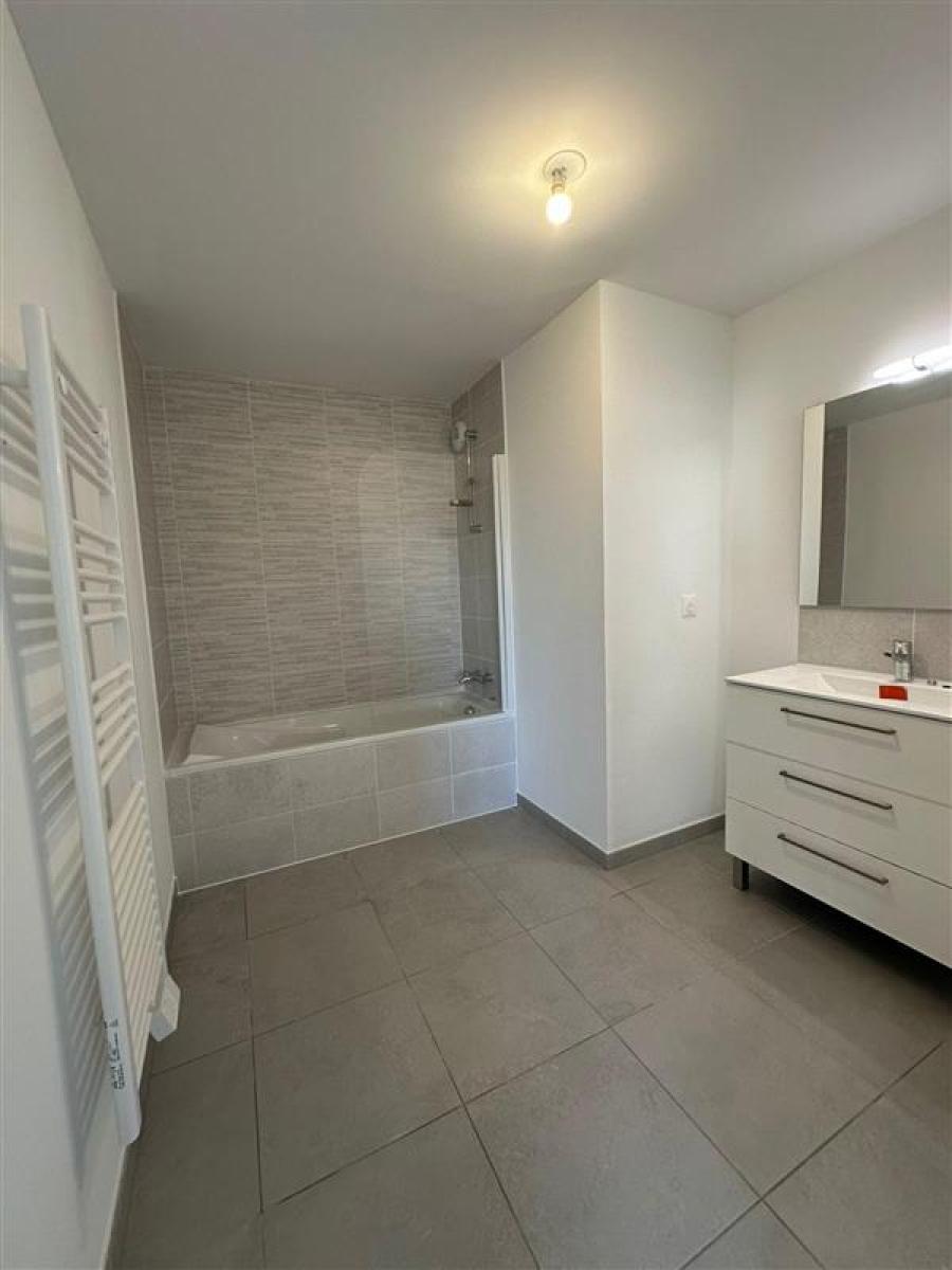 
																																							3 pièces - 
																																						2ème étage - 70m² - 1 061,09 € - Photo #1
