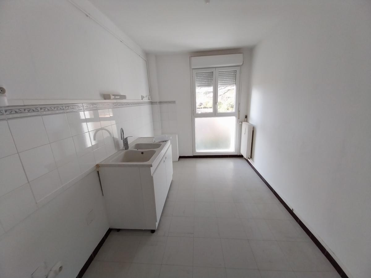
																																							3 pièces - 
																																						RDC - 61m² - 946,50 € - Photo #6