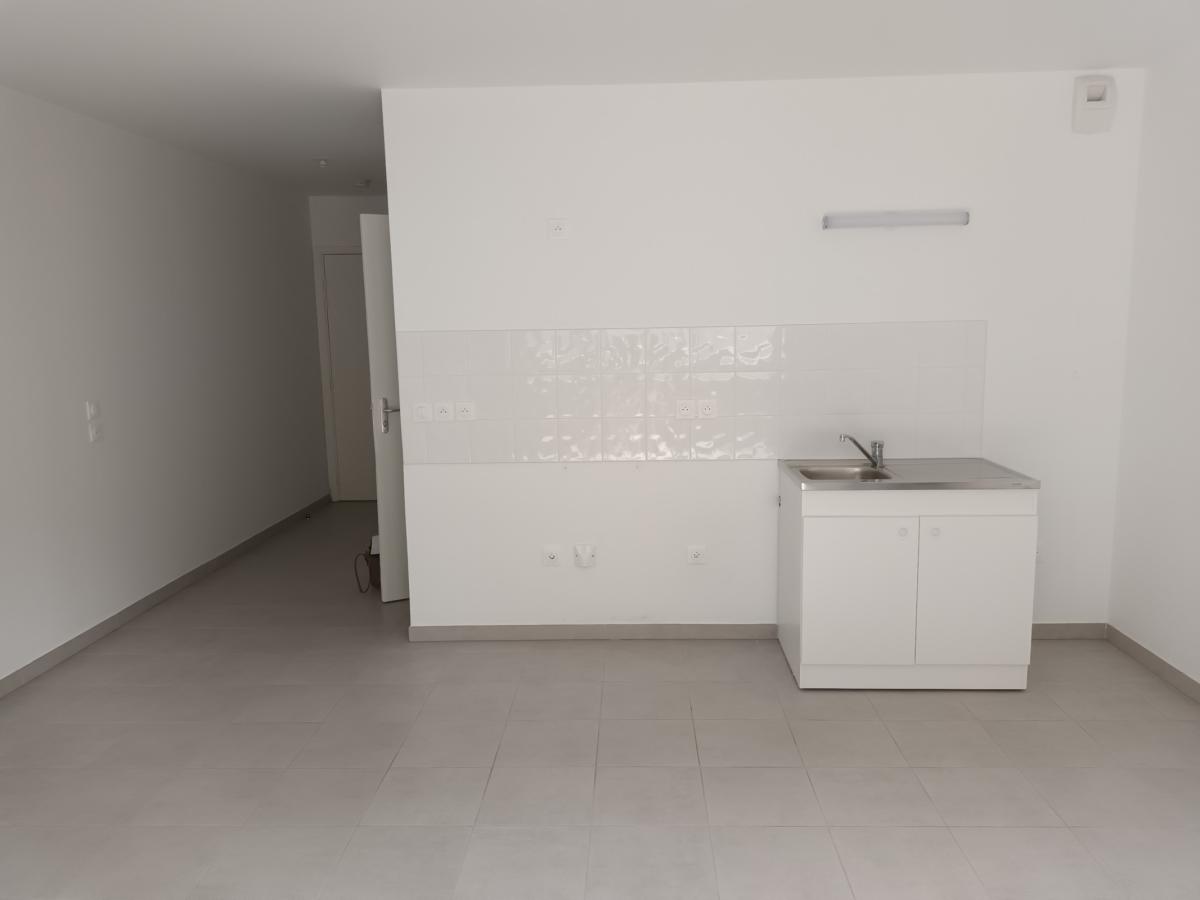 
																			2 pièces – 
																		3ème étage – 44m² - 864,96 € - Photo #2