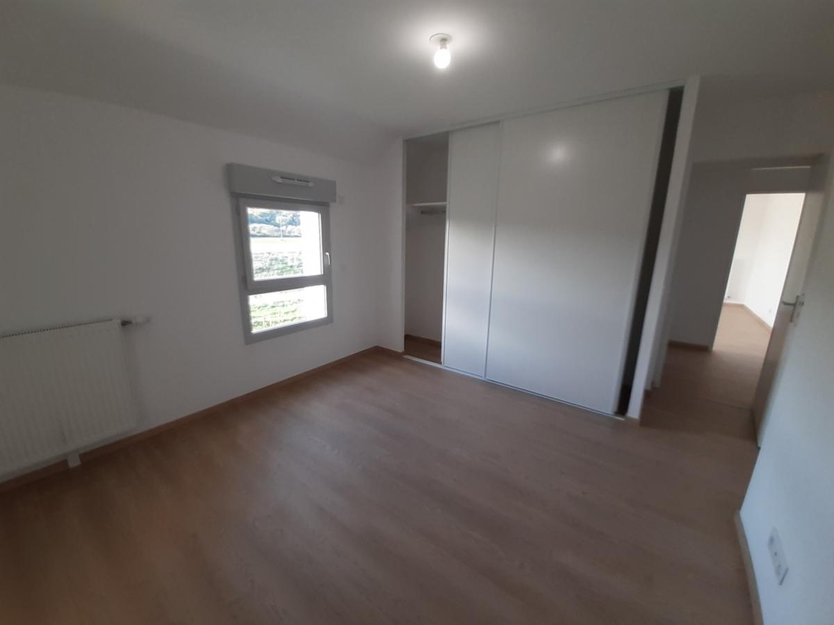 
																																							4 pièces - 
																																						1er étage - 81m² - 932,76 € - Photo #3