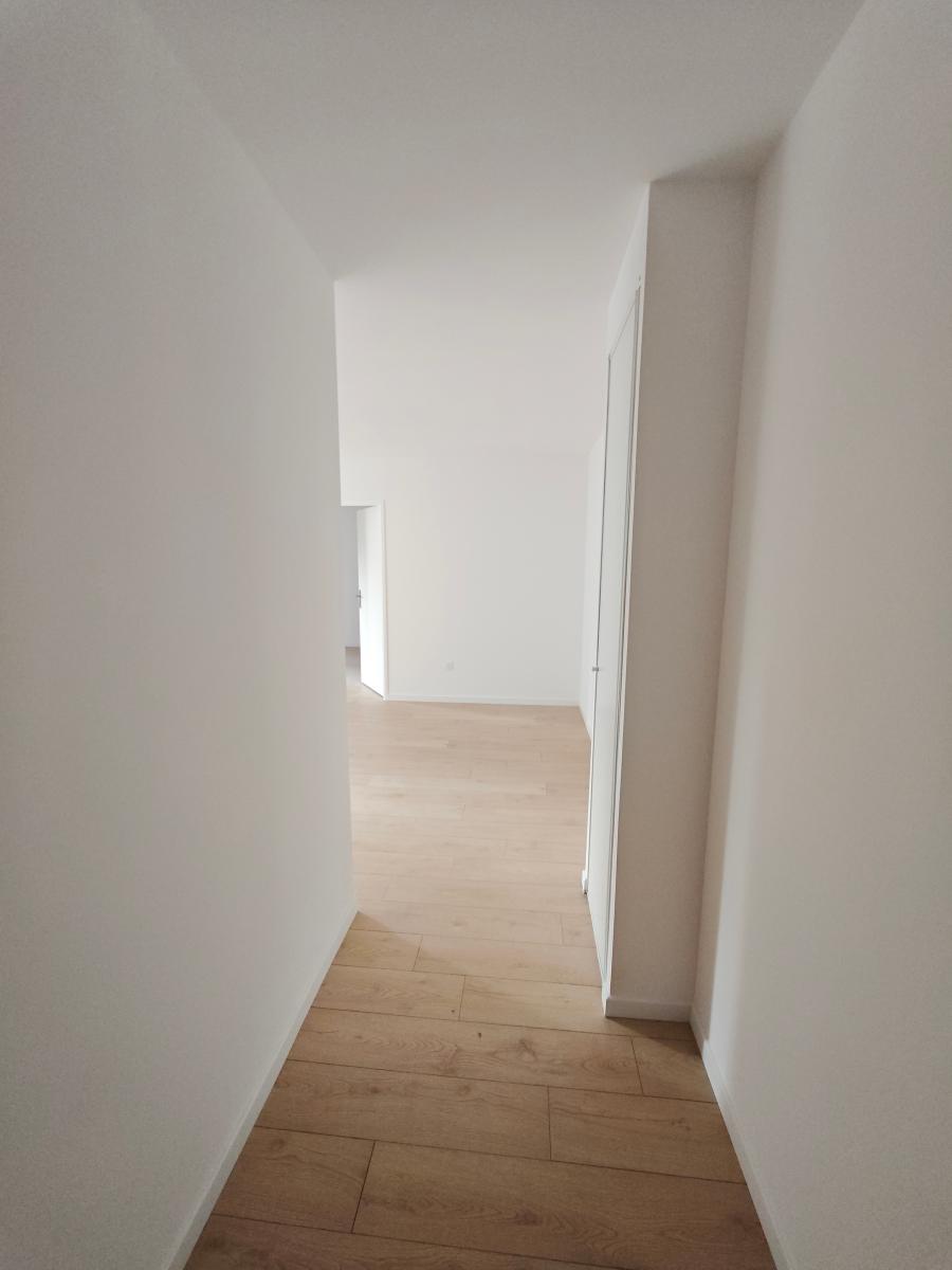 
																																							2 pièces - 
																																						1er étage - 44m² - 1 047,30 € - Photo #3