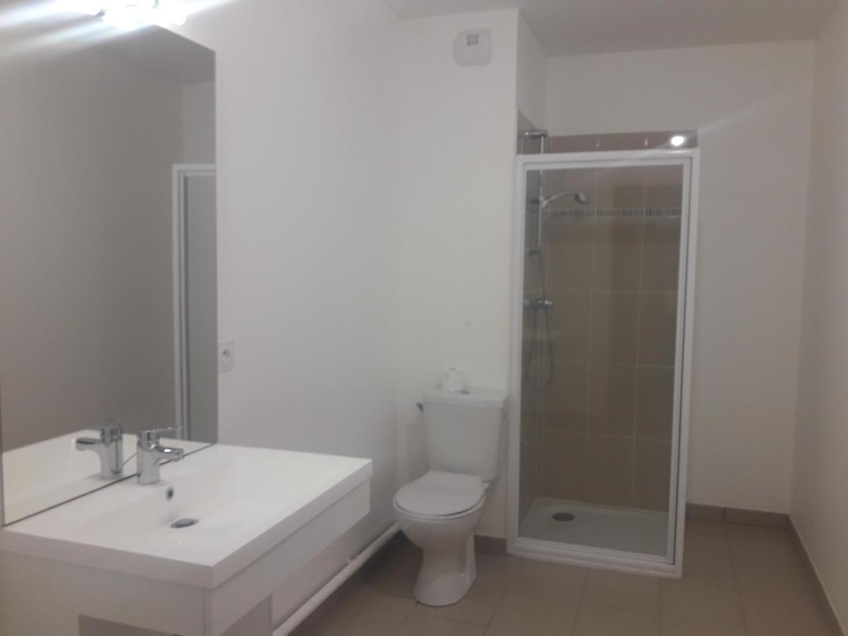 
																																							3 pièces - 
																																						3ème étage - 68m² - 1 066,79 € - Photo #4