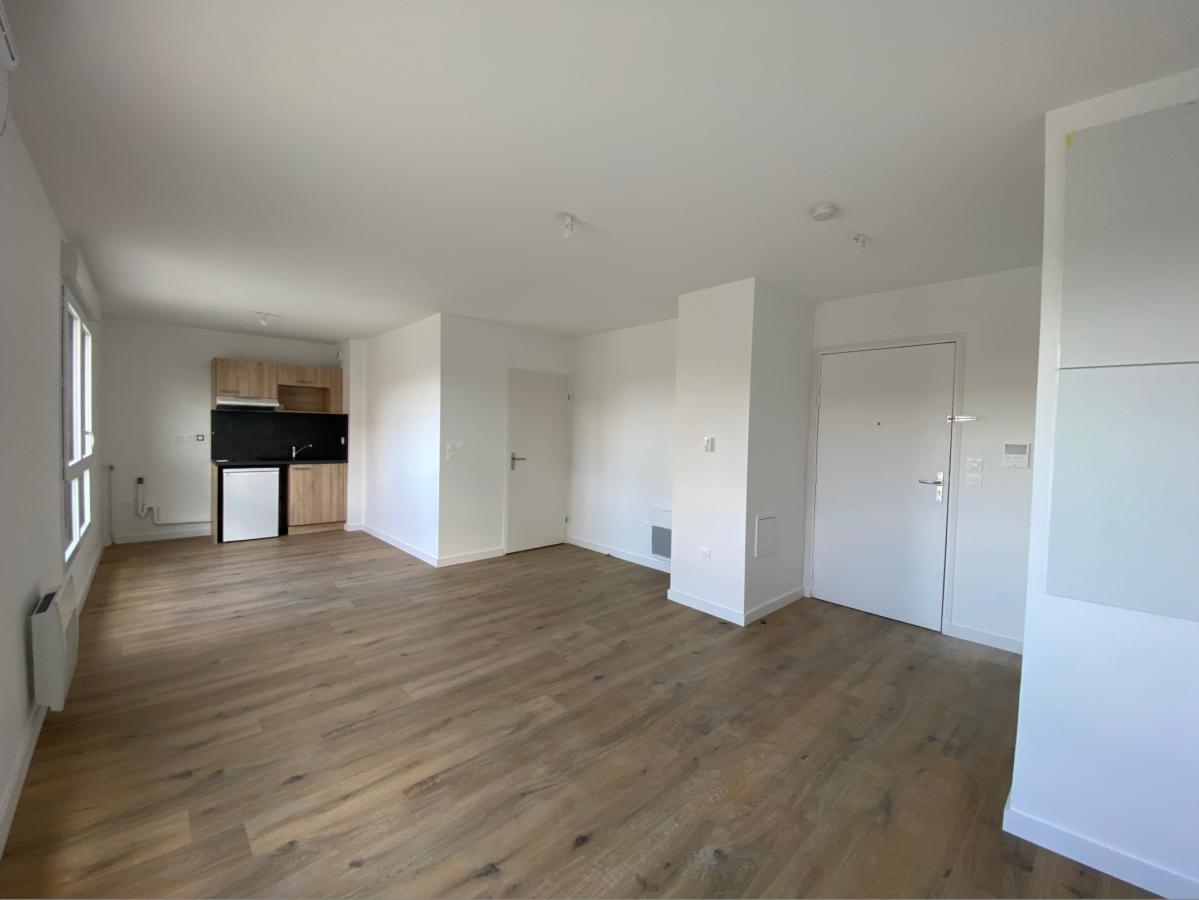 
																																							1 pièce - 
																																						4ème étage - 34m² - 563,14 € - Photo #2