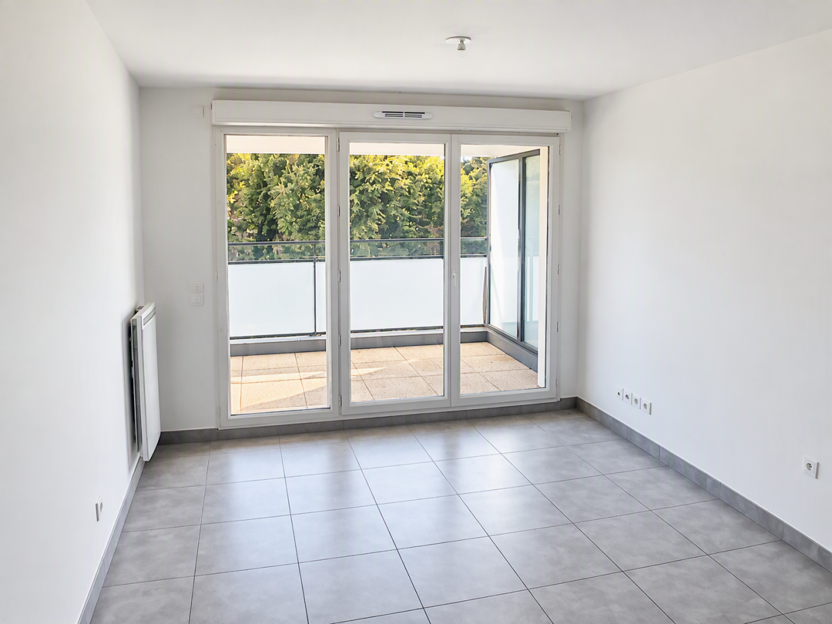 
																																							2 pièces - 
																																						1er étage - 42m² - 905,31 € - Photo #2