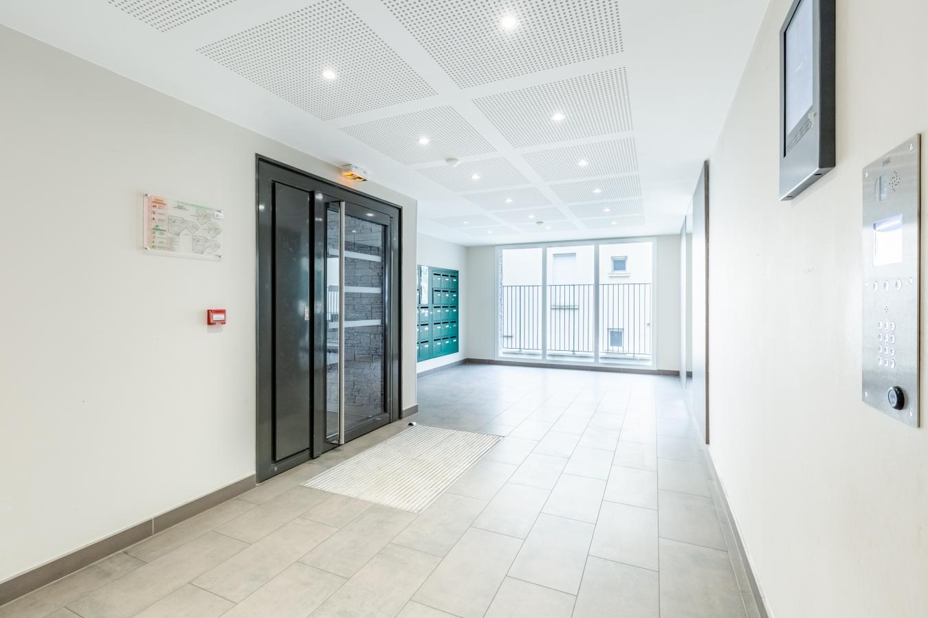 
																																							3 pièces - 
																																						3ème étage - 72m² - 1 408,37 € - Photo #1