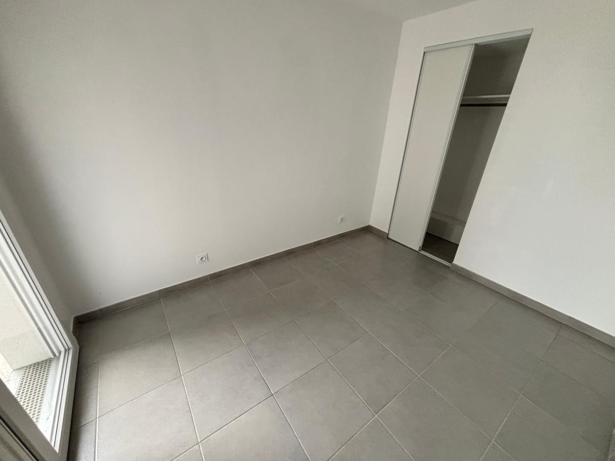 
																			4 pièces - 
																		6ème étage - 85m² - 1 051,00 € - Photo #7