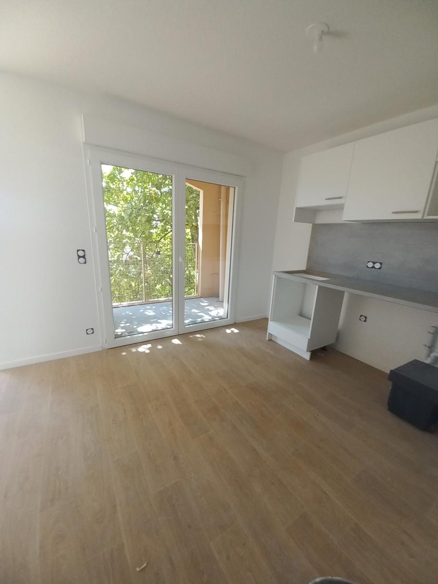 2 pièces - 4ème étage - 44m² - 763,64 € - Photo #2