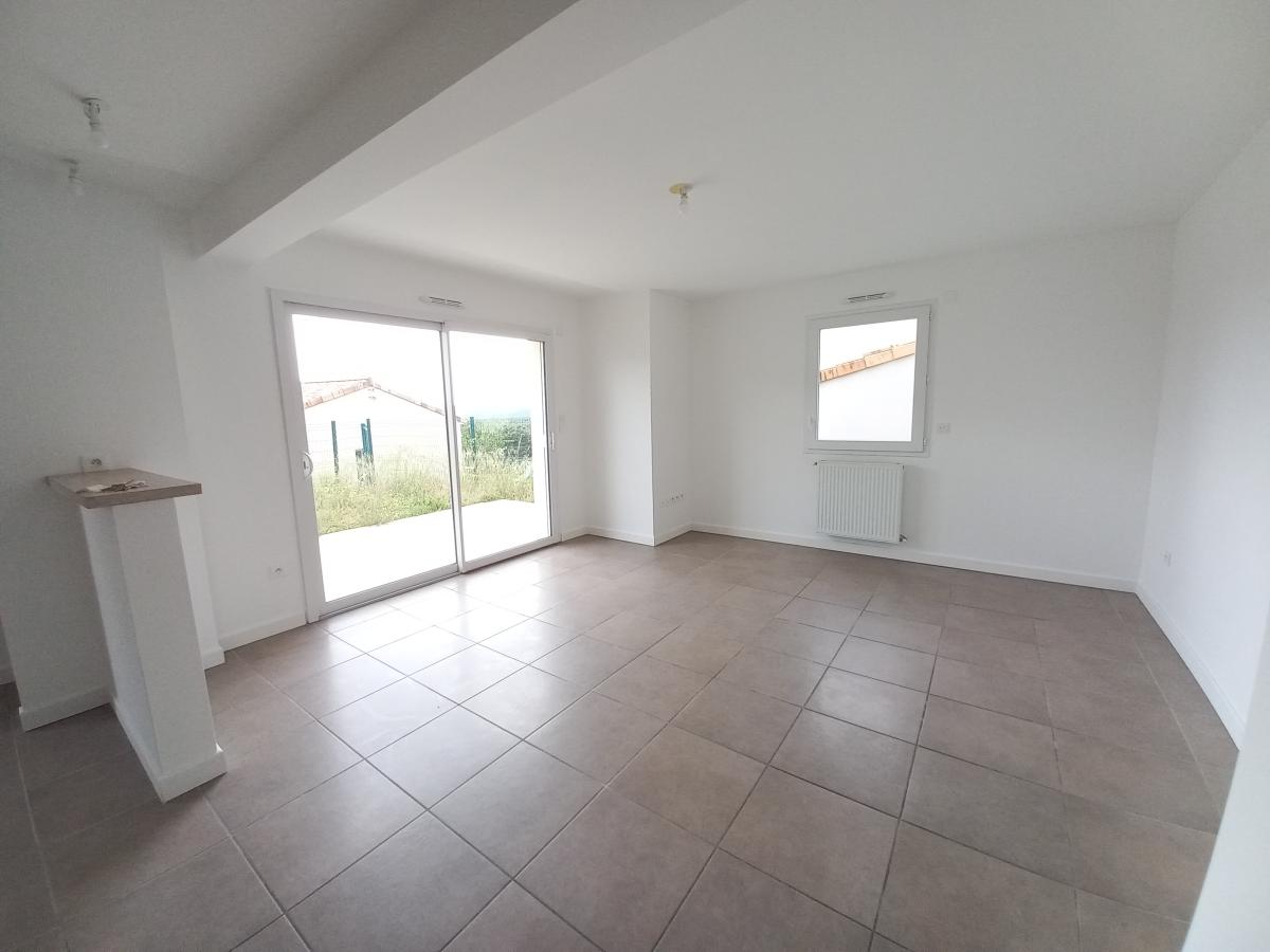 
																																							5 pièces - 
																																						RDC - 105m² - 979,53 € - Photo #3