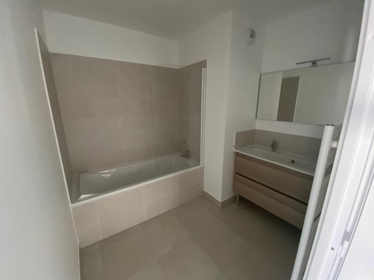 4 pièces - 4ème étage - 83m² - 938,36 € - Photo #4