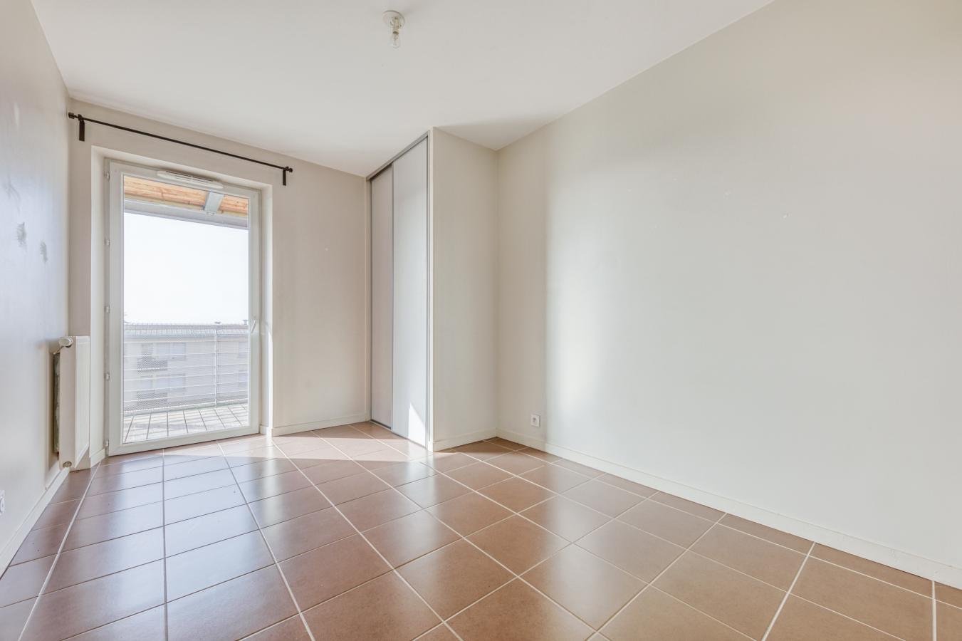 
																																							4 pièces - 
																																						1er étage - 85m² - 1 095,77 € - Photo #1