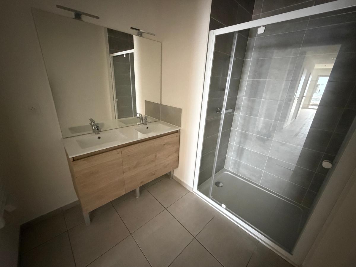 
																																							4 pièces - 
																																						RDC - 76m² - 1 081,61 € - Photo #5
